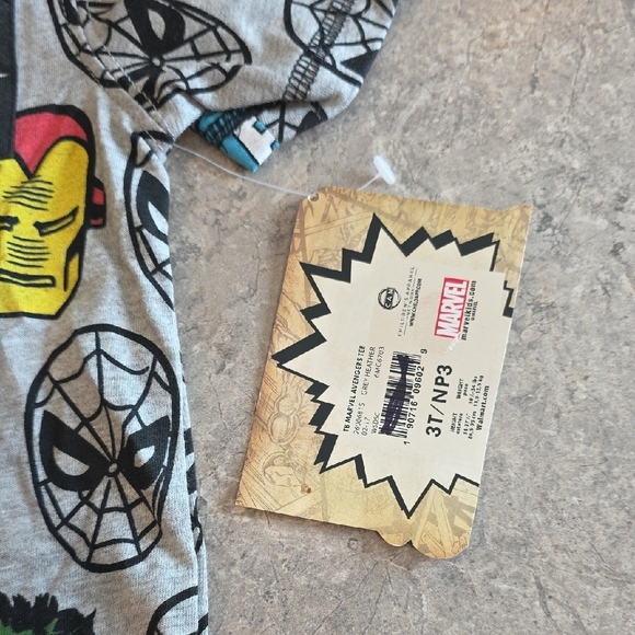 (J37) Marvel Boys Gray T-Shirt with Iconic Superhero Faces SZ 3T - Picture 2 of 6